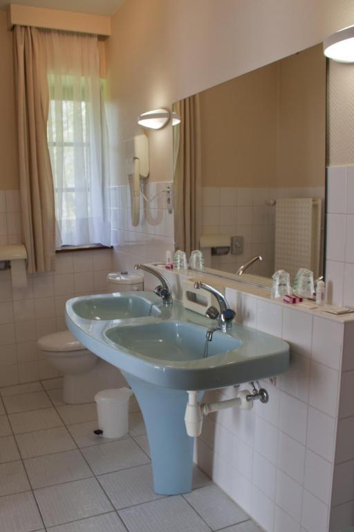 Tromcourt Hotel Кувин Стая снимка